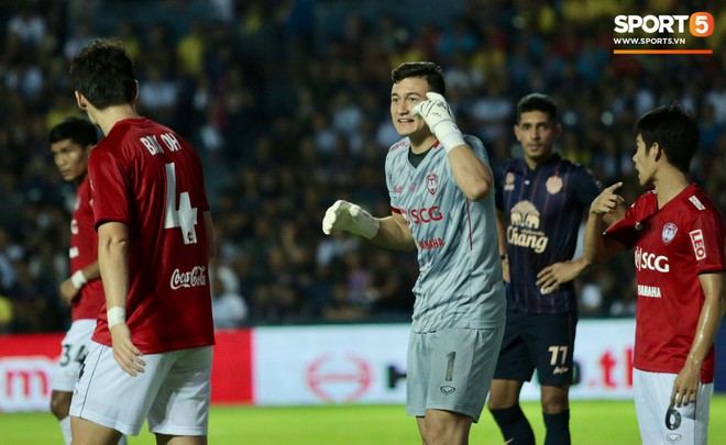 Buriram United 1-0 Muangthong United: Lọt lưới bởi bàn thua đáng tiếc, Văn Lâm bất lực nhìn chiến thắng thuộc về CLB của Xuân Trường - Ảnh 1.