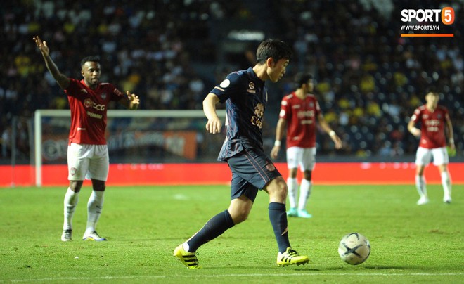 Buriram United 1-0 Muangthong United: Lọt lưới bởi bàn thua đáng tiếc, Văn Lâm bất lực nhìn chiến thắng thuộc về CLB của Xuân Trường - Ảnh 3.