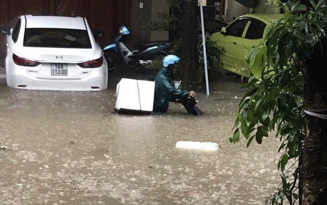 Chùm ảnh: Lũ lớn kinh hoàng càn quét Móng Cái, 1 người mất tích, hàng loạt tàu thuyền bị đắm và tài sản bị nhấn chìm - Ảnh 7.