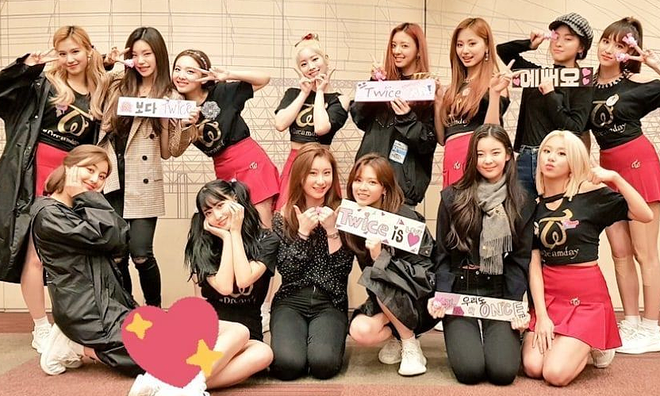 Sướng như Yeji (ITZY): Được cả TWICE v&agrave; ONCE c&ugrave;ng nhau h&aacute;t ch&uacute;c mừng sinh nhật ngay tại concert của đ&agrave;n chị  - Ảnh 3.