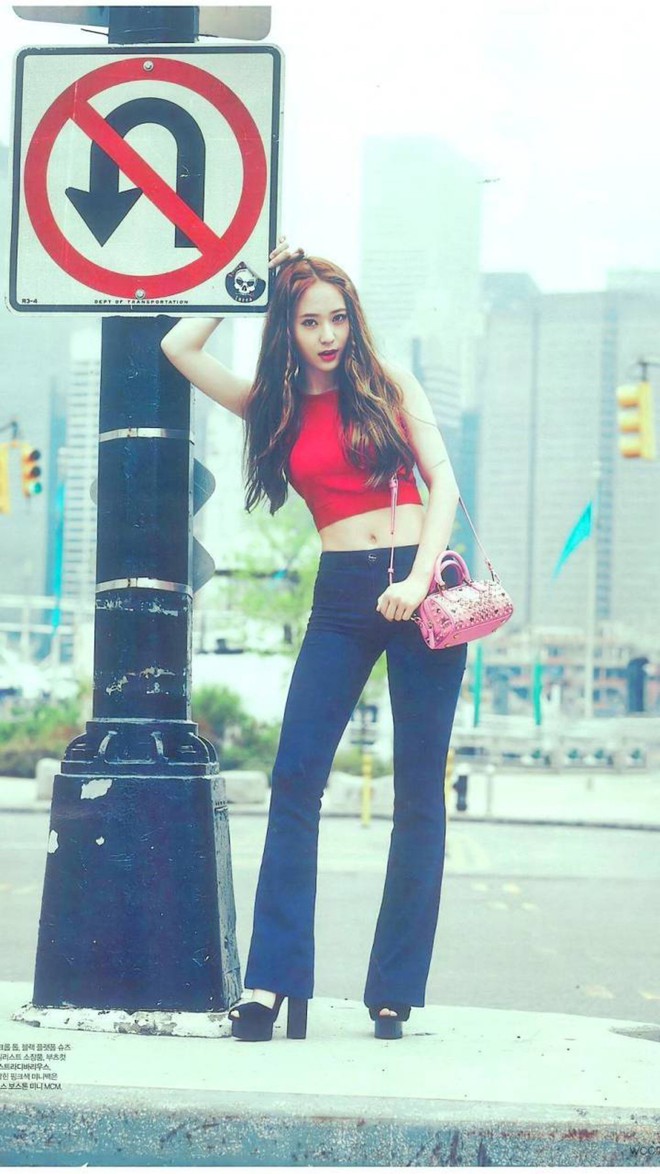 Điều gì đang xảy ra với đôi chân từng được tán dương nuột nà, thon dài của Krystal thế này? - Ảnh 6.
