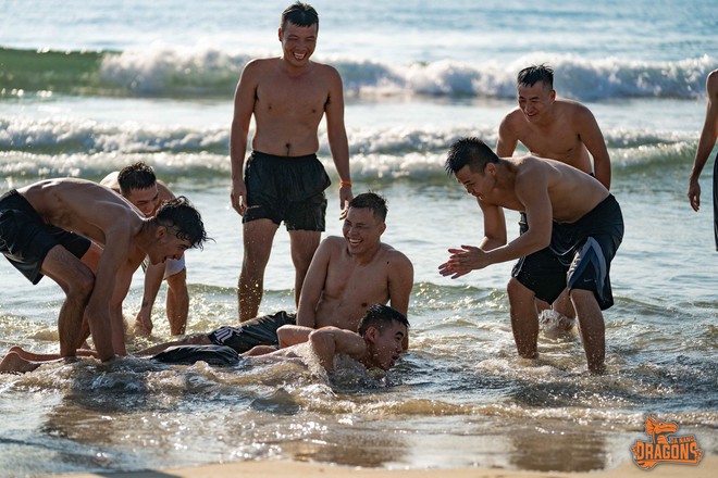 Lộ ảnh tập luyện trên biển của team bóng rổ Danang Dragons khiến chị em đổ gục rầm rầm - Ảnh 14.