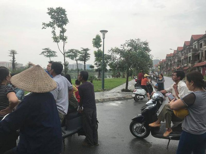 Bắc Ninh: Đi tập thể dục b&agrave;ng ho&agrave;ng ph&aacute;t hiện thi thể người đ&agrave;n &ocirc;ng dưới hồ, bụng v&agrave; cổ c&oacute; nhiều vết thương - Ảnh 2.