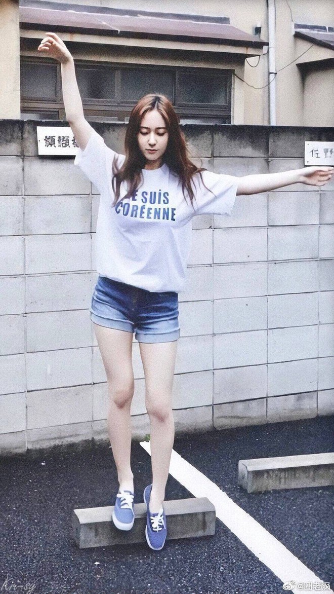 Điều gì đang xảy ra với đôi chân từng được tán dương nuột nà, thon dài của Krystal thế này? - Ảnh 8.