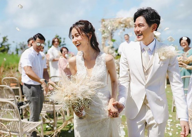 Đám cưới cổ tích bất ngờ của cặp đôi mỹ nam Cung Tâm Kế và nữ diễn viên Mái Ấm Gia Đình sau 5 năm bên nhau - Ảnh 1.