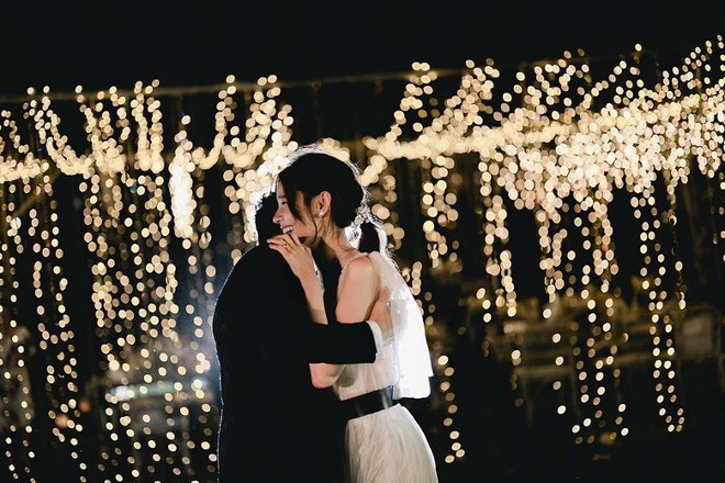 Đ&aacute;m cưới cổ t&iacute;ch bất ngờ của cặp đ&ocirc;i mỹ nam Cung T&acirc;m Kế v&agrave; nữ diễn vi&ecirc;n M&aacute;i Ấm Gia Đ&igrave;nh sau 5 năm b&ecirc;n nhau - Ảnh 6.
