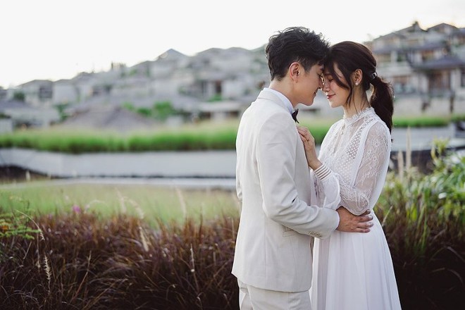 Đ&aacute;m cưới cổ t&iacute;ch bất ngờ của cặp đ&ocirc;i mỹ nam Cung T&acirc;m Kế v&agrave; nữ diễn vi&ecirc;n M&aacute;i Ấm Gia Đ&igrave;nh sau 5 năm b&ecirc;n nhau - Ảnh 2.