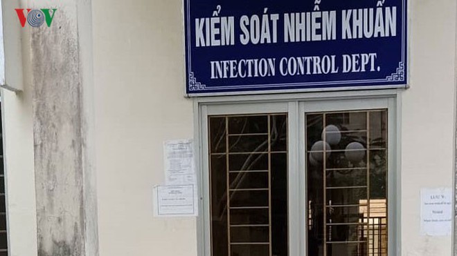 Nam điều dưỡng chết trong tư thế treo cổ tại ph&ograve;ng l&agrave;m việc - Ảnh 1.