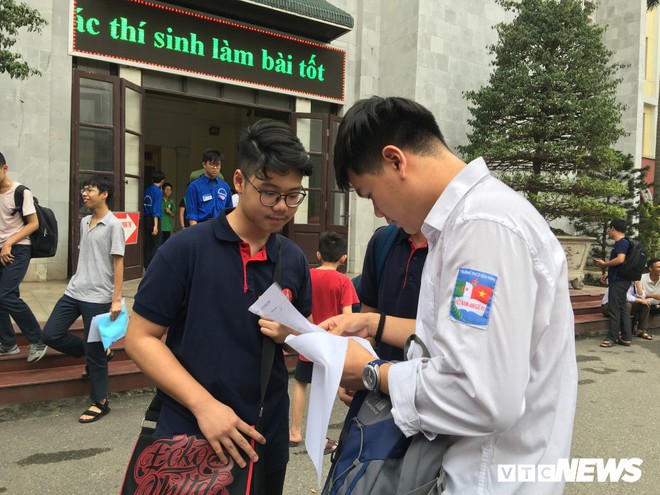 Câu hỏi hình học khó nhằn khiến thí sinh thi chuyên Toán-Tin Khoa học Tự nhiên Hà Nội hoang mang - Ảnh 1.