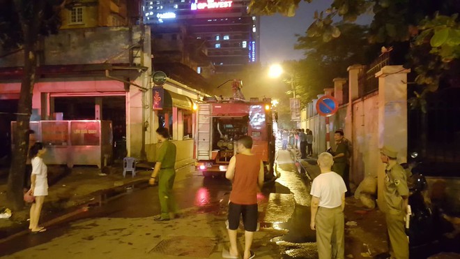 Hà Nội: Cháy quán bia hơi Hải Xồm, khách bỏ chạy tán loạn - Ảnh 7.