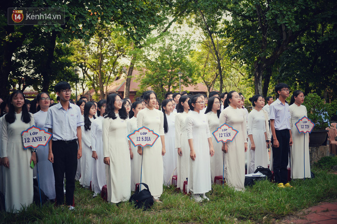 Không hổ danh là con gái Huế, dàn nữ sinh trường Quốc học khiến bao người ngẩn ngơ vì vẻ đẹp trong sáng, dịu dàng - Ảnh 16.