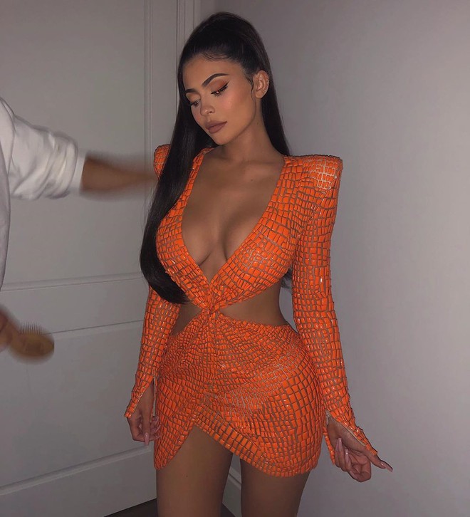 Nhìn loạt ảnh này mới thấy trong dàn chị em có body được triệu người ước ao, Kylie Jenner là đỉnh cao nhất - Ảnh 2.