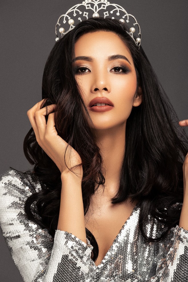 Thiết kế Bàn thờ thi phần trang phục để Hoàng Thuỳ dự Miss Universe 2019 đang khiến dân tình cạn hết lời! - Ảnh 5.