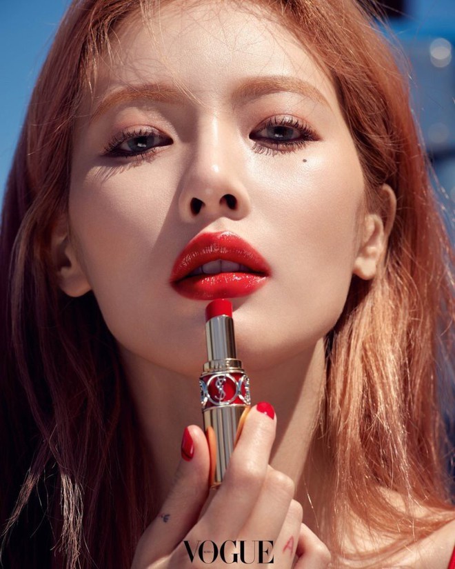 G&acirc;y sốc v&igrave; mặc như sắp tụt v&agrave; khoe v&ograve;ng 3, Hyuna lại sexy đ&uacute;ng đẳng cấp nữ ho&agrave;ng gợi cảm ở khoảnh khắc k&iacute;n đ&aacute;o nhất - Ảnh 1.