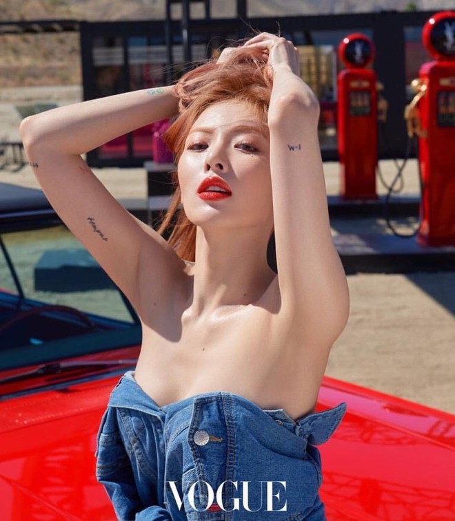 G&acirc;y sốc v&igrave; mặc như sắp tụt v&agrave; khoe v&ograve;ng 3, Hyuna lại sexy đ&uacute;ng đẳng cấp nữ ho&agrave;ng gợi cảm ở khoảnh khắc k&iacute;n đ&aacute;o nhất - Ảnh 3.