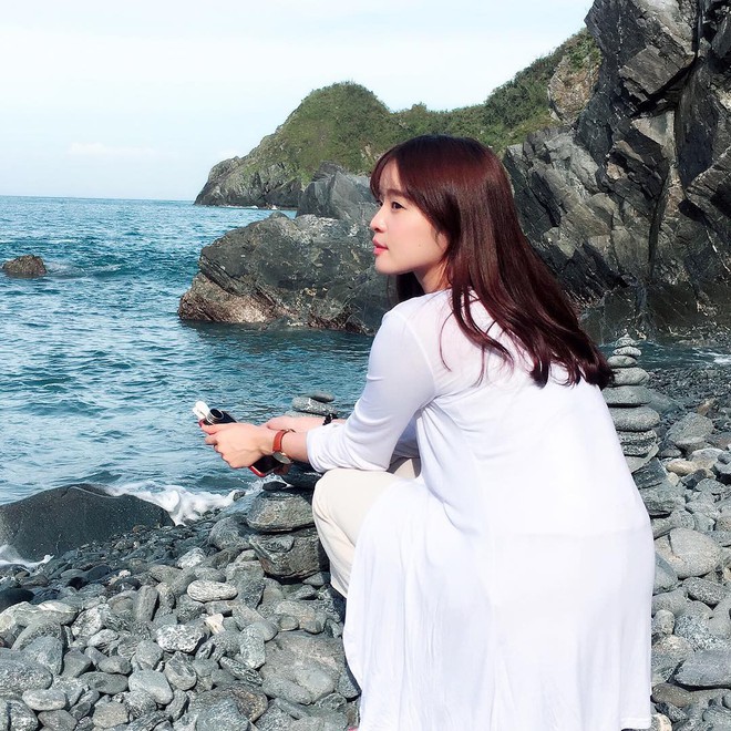 V&ocirc; t&igrave;nh gặp g&aacute;i xinh sở hữu g&oacute;c nghi&ecirc;ng giống Song Hye Kyo, ch&agrave;ng trai ngẩn ngơ đăng ảnh nhờ cư d&acirc;n mạng t&igrave;m info gi&uacute;p - Ảnh 6.