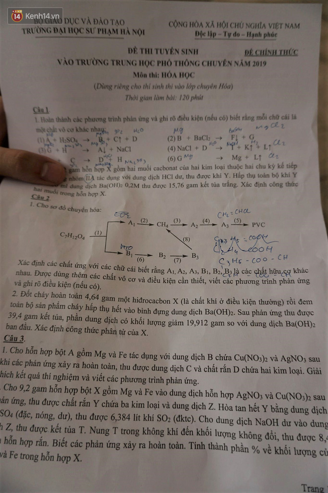 Đề thi vào lớp 10 hệ Chuyên Sư Phạm: Lý phân loại được học sinh giỏi, Hóa - Sinh dễ hơn so với các năm và không có gì mới lạ - Ảnh 3.