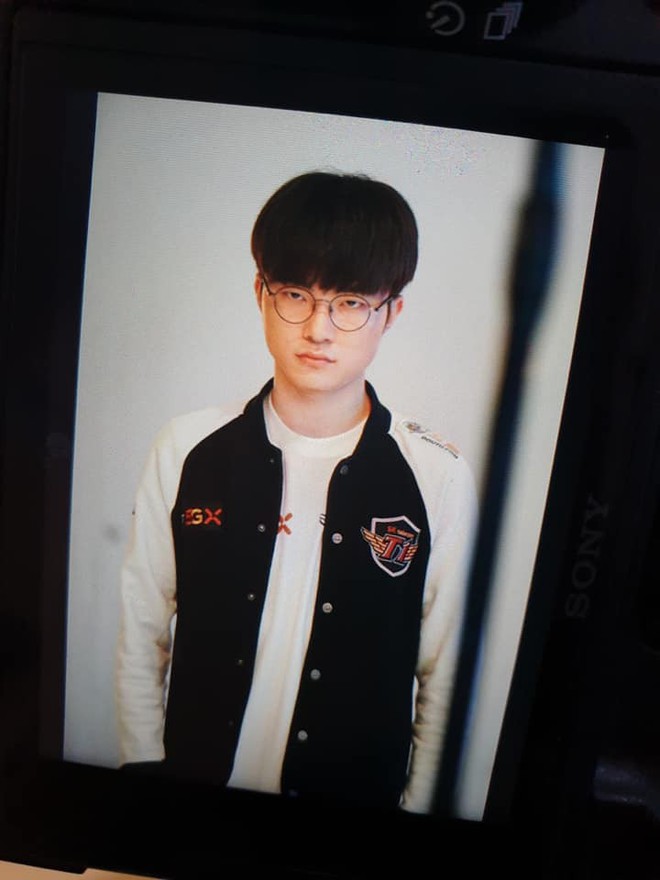Faker tạo d&aacute;ng cool ngầu, quyết c&oacute; được khởi đầu ho&agrave;n hảo tại LCK M&ugrave;a H&egrave; 2019 - Ảnh 1.