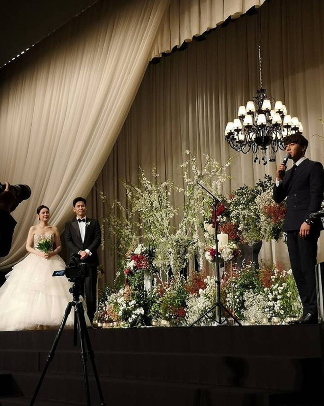 Đám cưới Hoa - Hàn hot nhất hôm nay: Choo Ja Hyun hoá nữ thần diện váy cưới trắng tinh khôi, e ấp bên Vu Hiểu Quang - Ảnh 3.