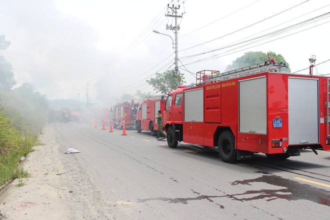 Cháy lớn tại xưởng hương nhang ở Đà Nẵng, nhiều tài sản bị thiêu rụi - Ảnh 3.