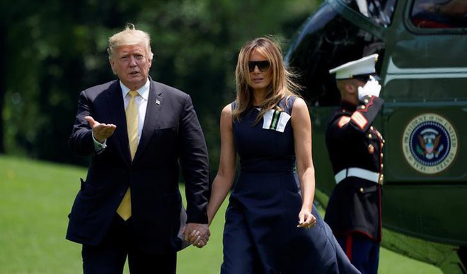 Hết thời bị vợ phũ ph&agrave;ng hất tay, Tổng thống Trump g&acirc;y sốt với loạt khoảnh khắc t&igrave;nh bể b&igrave;nh c&ugrave;ng bạn đời trong chuyến thăm Nhật Bản - Ảnh 6.
