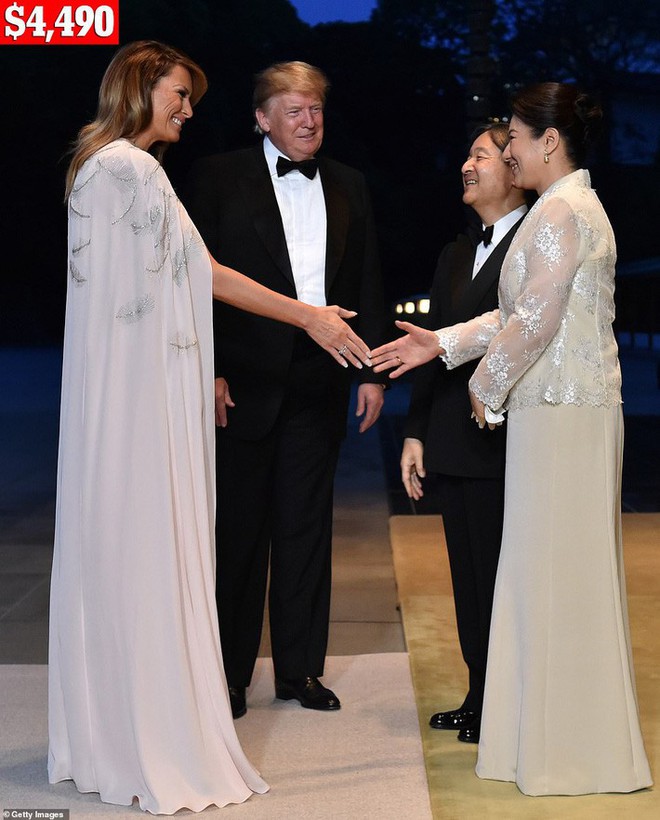 Bà Melania Trump chi gần nửa tỷ cho trang phục mặc trong chuyến thăm Nhật Bản 4 ngày, biến hóa từ sành điệu đến quý phái - Ảnh 6.