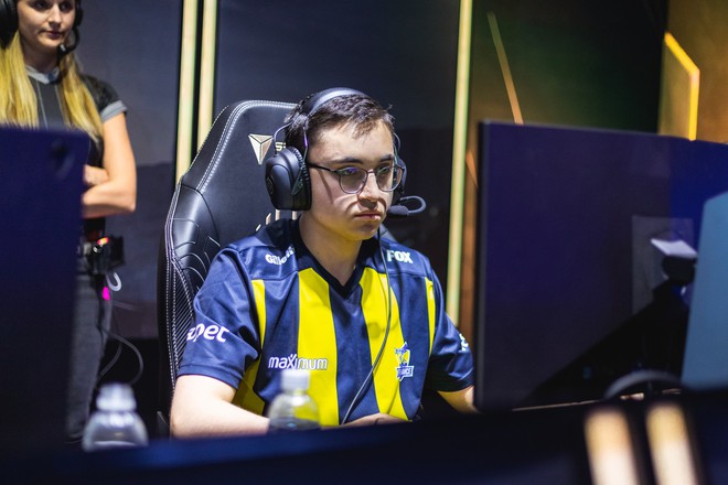 Đội h&igrave;nh ti&ecirc;u biểu bảng A v&ograve;ng khởi động MSI 2019:  Phong Vũ Buffalo &aacute;p đảo - Ảnh 4.