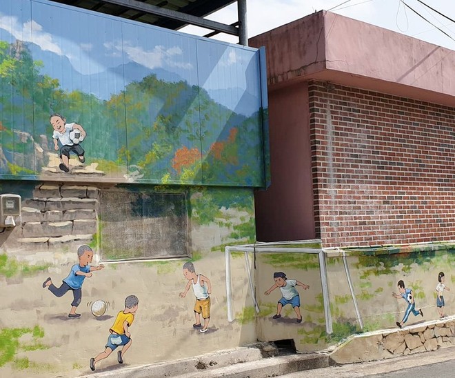 Khu phố ngập tràn những bức bích họa về đội tuyển Việt Nam: Thêm một lý do để tới thăm quê hương xinh đẹp của HLV Park Hang-seo rồi! - Ảnh 3.