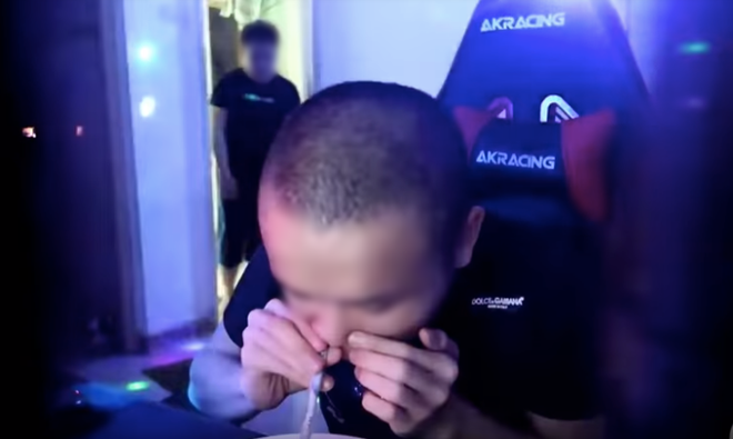 Prank HD - Thanh ni&ecirc;n bị kho&aacute; K&ecirc;nh Youtube v&igrave; l&agrave;m video hướng dẫn chơi ma t&uacute;y l&agrave; ai? - Ảnh 3.
