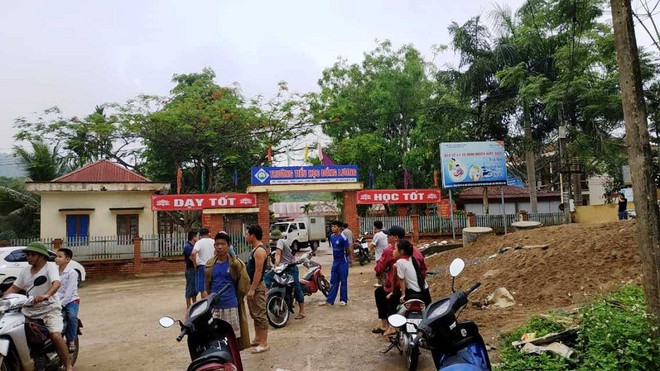 Thanh Hóa: Nam thanh niên xông vào trường học đâm chém, ít nhất 5 học sinh và giáo viên thương vong - Ảnh 1.