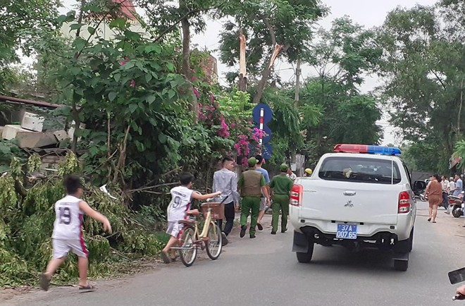 Chủ quán thịt chó có dấu hiệu ngáo đá nhảy múa với con gà  - Ảnh 4.