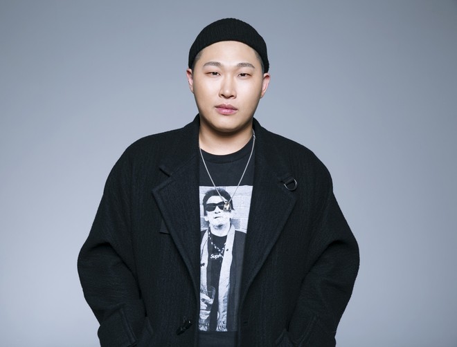 Rapper tai tiếng xứ Hàn gây phẫn nộ khi gián tiếp tạo ra tai nạn sân khấu, làm hàng loạt người bị thương nhưng vẫn điềm nhiên biểu diễn - Ảnh 1.