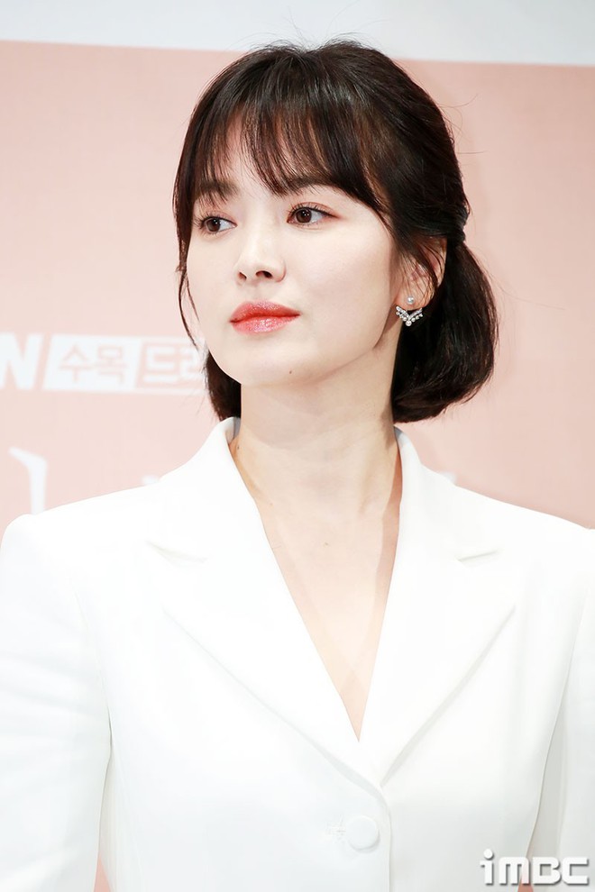 Song Hye Kyo trở lại truyền hình làm thầy cãi, fan thở phào: May quá lần này chị không lái máy bay! - Ảnh 6.