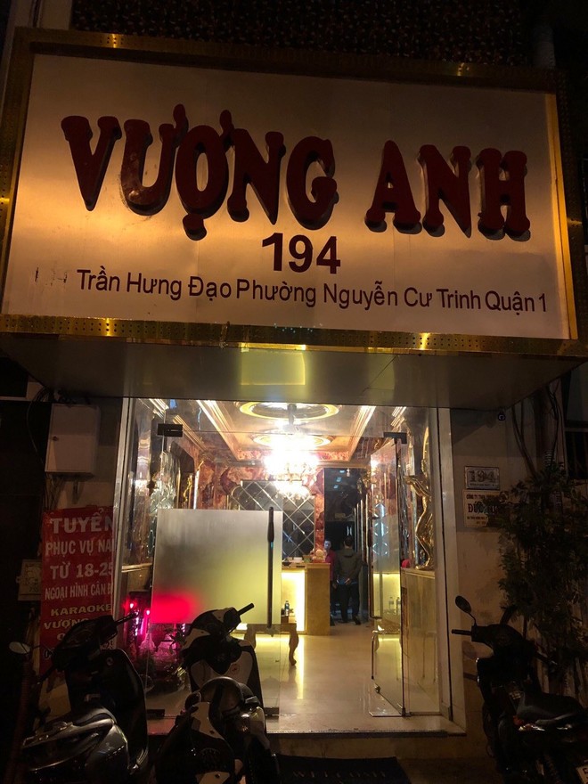 Nữ tiếp vi&ecirc;n nh&agrave; h&agrave;ng b&aacute;n d&acirc;m cho kh&aacute;ch ở trung t&acirc;m S&agrave;i G&ograve;n - Ảnh 1.