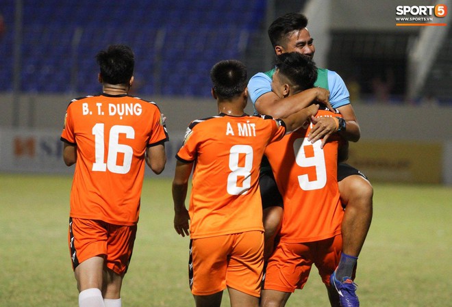Đức Chinh nổ súng hạ gục đội đầu bảng V.League 2019, Tân binh U23 Việt Nam giúp Thanh Hóa nối dài mạch thắng - Ảnh 5.