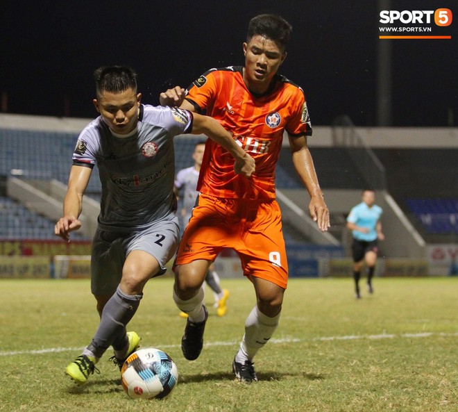 Đức Chinh nổ súng hạ gục đội đầu bảng V.League 2019, Tân binh U23 Việt Nam giúp Thanh Hóa nối dài mạch thắng - Ảnh 3.