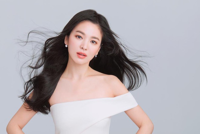 Chàng thơ mới của Song Hye Kyo: Quý ông hấp dẫn mang danh thái tử vào tù vì bê bối và cú lột xác ngoạn mục - Ảnh 1.