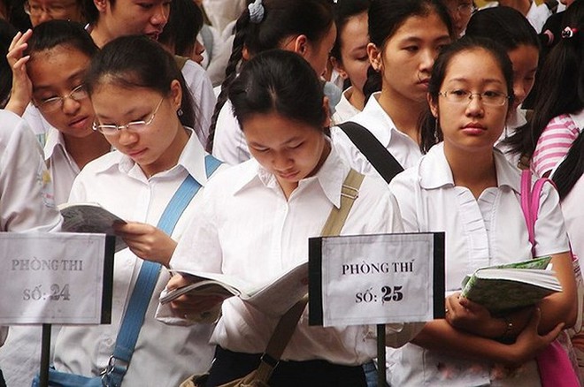 Đề phòng lọt đề, Hà Nội yêu cầu 11.000 cán bộ trông thi lớp 10 phải nộp điện thoại cá nhân - Ảnh 1.
