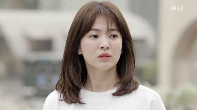 Song Hye Kyo trở lại truyền hình làm thầy cãi, fan thở phào: May quá lần này chị không lái máy bay! - Ảnh 1.