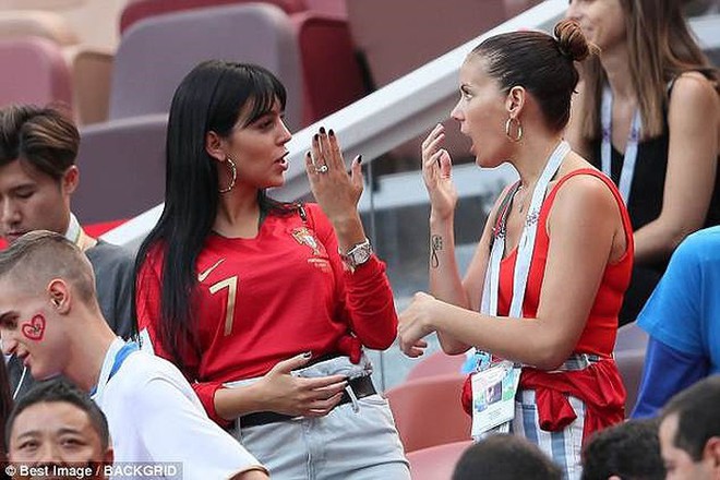Xuất hiện dấu chấm hết cho cuộc đời độc th&acirc;n của Ronaldo - Ảnh 5.