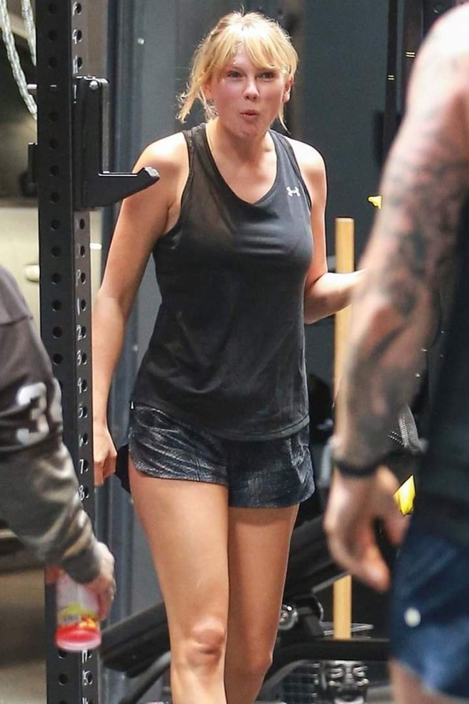 Đây là Taylor Swift đi tập gym: Mặt mộc phờ phạc mướt mải mồ hôi, body "đô con" và hình như lại tăng cân nữa rồi?