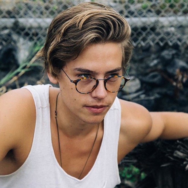 Cạo đầu đinh đã gây choáng, sao nhí một thời Zack&Cody Dylan Sprouse còn khiến fan tá hỏa vì cú chơi lớn này! - Ảnh 2.