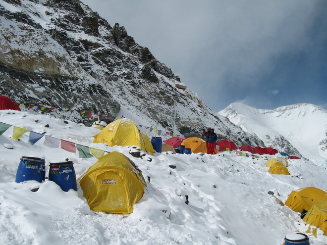 10 sự thực nhiều người chưa biết về hành trình chinh phục Everest: Siêu tốn kém, chuẩn bị không kỹ thì chỉ bỏ mạng - Ảnh 9.