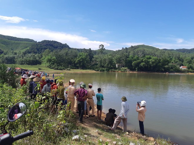 Nữ sinh sống s&oacute;t duy nhất trong 5 học sinh tử vong: Em nhảy xuống cứu nhưng c&aacute;c bạn hoảng loạn qu&aacute; khiến em cũng bị nhấn ch&igrave;m - Ảnh 1.
