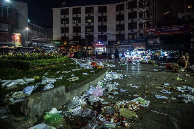 Tranh cãi về loạt ảnh cảnh tỉnh tình trạng xả rác ở Đà Lạt: Cư dân mạng chia thành 2 phe rõ rệt! - Ảnh 1.
