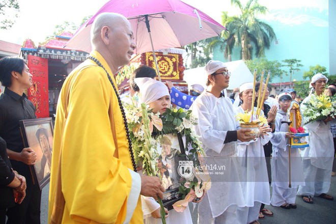 Gia đình, bạn bè đồng nghiệp xúc động bật khóc tiễn biệt cố nghệ sĩ Lê Bình về đất mẹ - Ảnh 11.