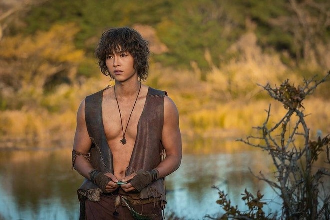 L&ecirc;n c&acirc;n xuống k&yacute; bất thường, Song Joong Ki lấy lại body 6 m&uacute;i, bắp tay cuồn cuộn ph&aacute;t sốt l&uacute;c n&agrave;o kh&ocirc;ng hay - Ảnh 11.