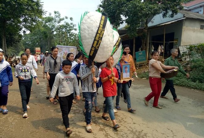 Thương tiễn học trò nghèo bị đâm tử vong tại lớp học - Ảnh 1.