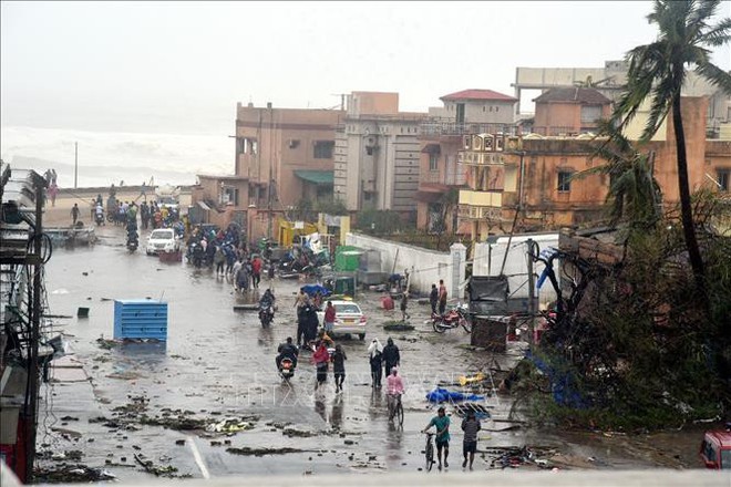 Bão Fani đổ bộ, Bangladesh phải sơ tán 1,2 triệu dân  - Ảnh 1.