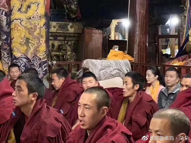 Tiết lộ loạt hình ảnh Phạm Băng Băng để mặt mộc, lặng lẽ tới tận Tây Tạng bái phật - Ảnh 2.